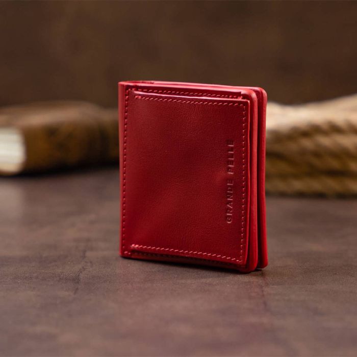 Вертикальне глянсове портмоне з накладною монетницею Grande Pelle 11331 червоне