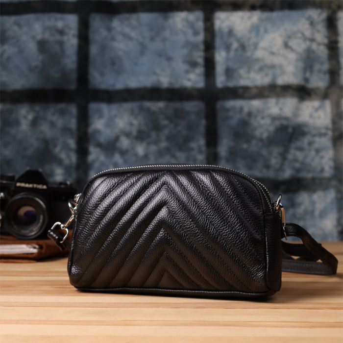 Стильна сумка прошита трикутниками із натуральної шкіри Vintage 22909 чорна