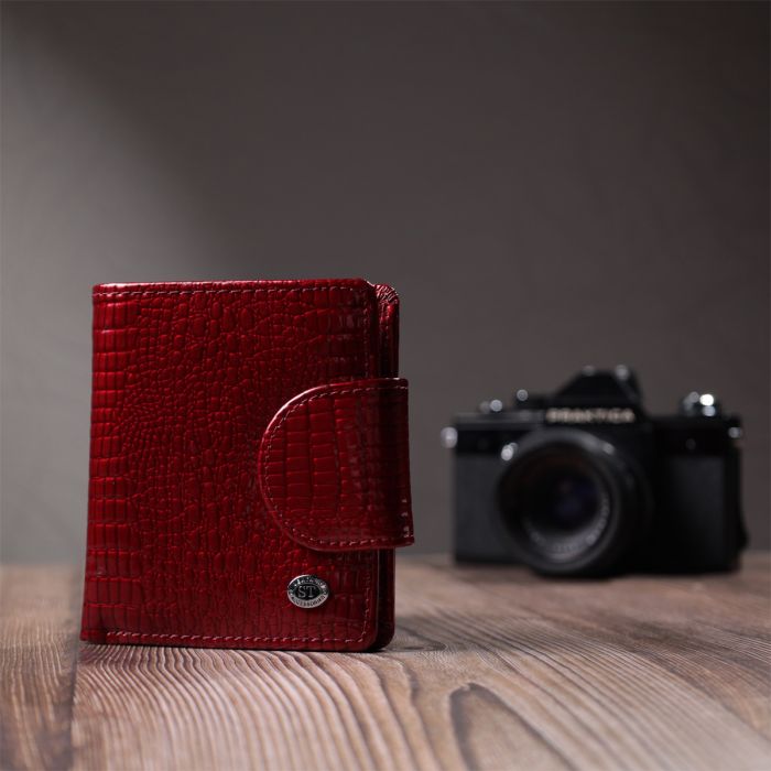 Лакований гаманець для жінок середнього розміру ST Leather 22685 червоний