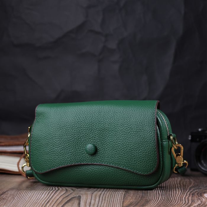 Шкіряна сумка жіноча в красивому кольорі і з фігурним клапаном Vintage 22430 зелена