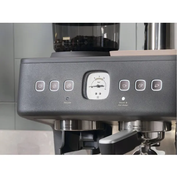 Кавоварка еспресо ELECTROLUX E8EC1-8BP