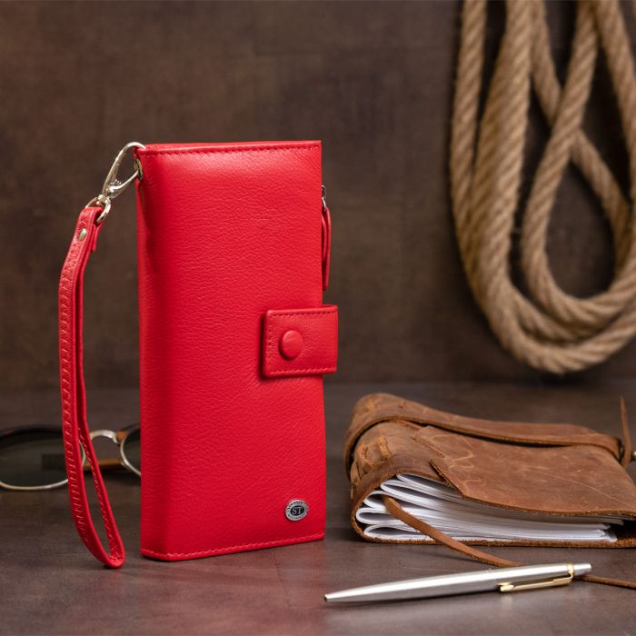 Гаманець шкіряний жіночий на хлястику з кнопкою ST Leather 19281 червоний