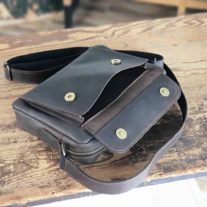 Чоловіча шкіряна сумка крос боді GS 19*25*5 см коричнева (БГ 001 кор)