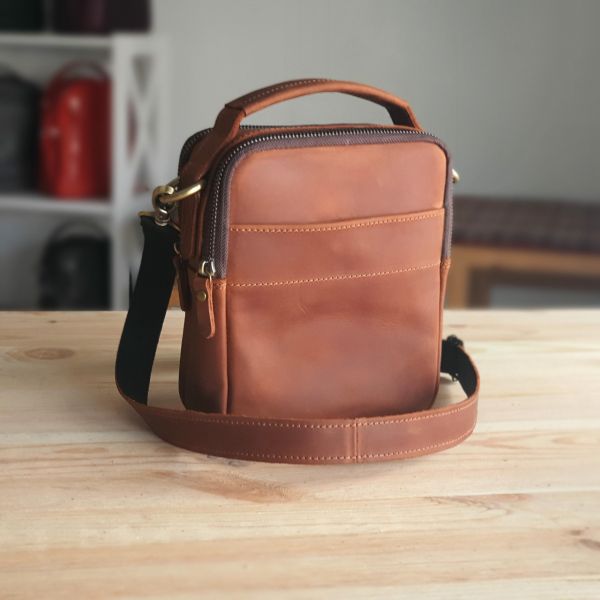 Чоловіча шкіряна сумка GS з ременем через плече і ручкою коньячна (БМ2К кон)