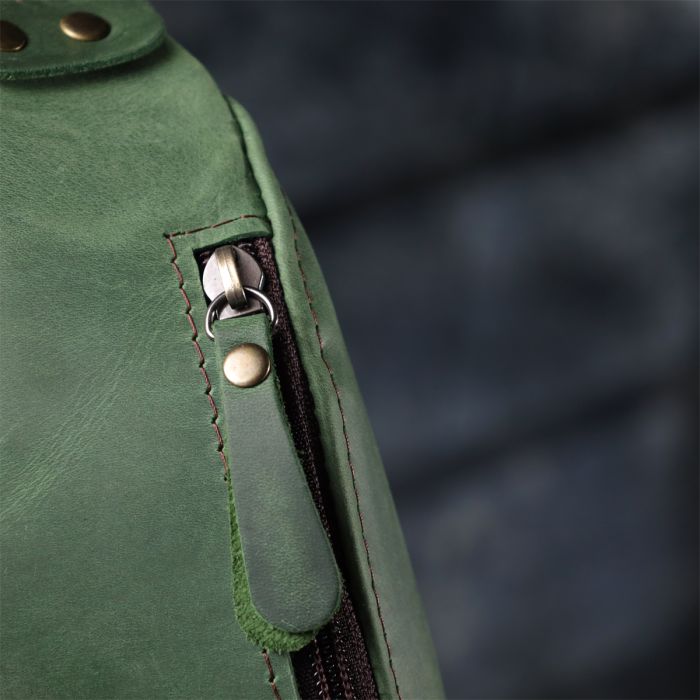 Містка бананка для чоловіків з натуральної вінтажної шкіри Shvigel 23133 зелена