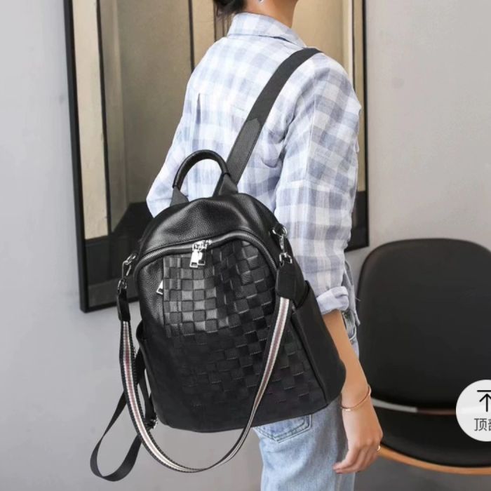 Кожаный женский рюкзак с тиснением 42147 Tiding Bag черный