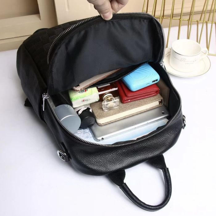 Кожаный женский рюкзак с тиснением 42147 Tiding Bag черный