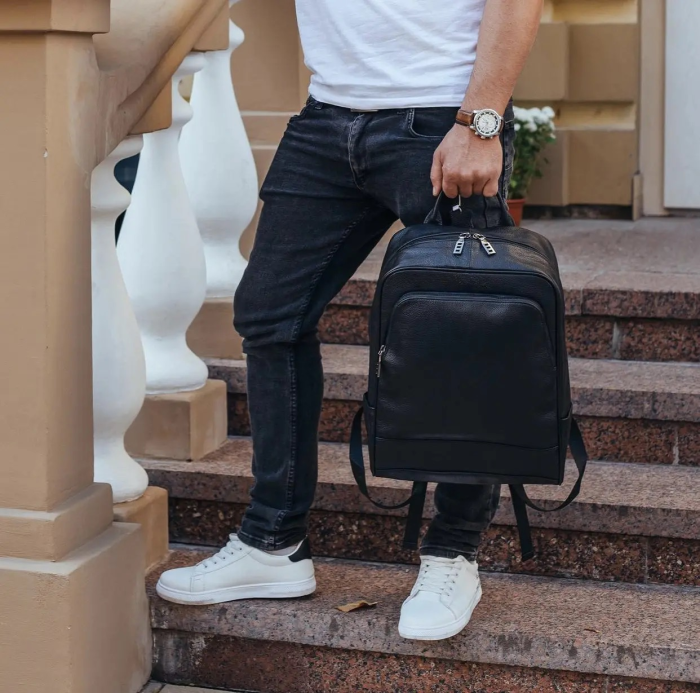 Чоловічий рюкзак шкіряний міський для ноутбука чорний Tiding Bag B2-884371A