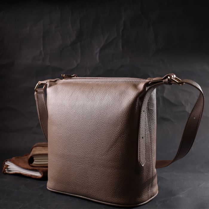 Практичная женская сумка с одной длинной ручкой из натуральной кожи. Vintage 22306 бежевая
