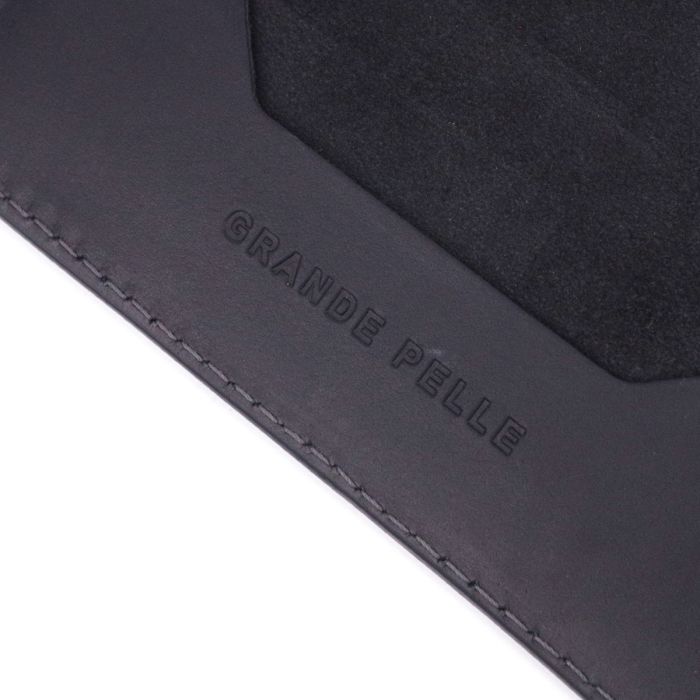 Стильна обкладинка на паспорт у вінтажній шкірі Карта Grande Pelle 16770 чорна
