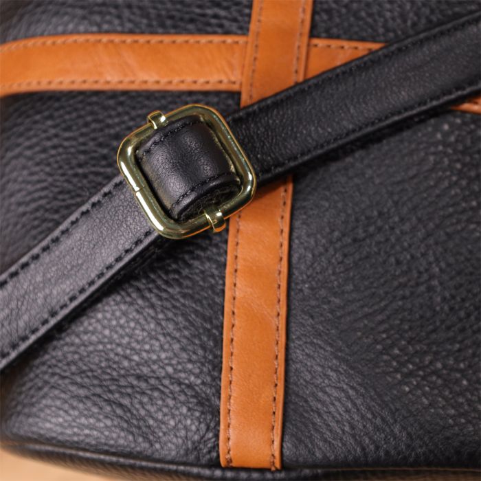 Женская кожаная сумка с коричневой вставкой на лицевой стороне Vintage 22997 черная