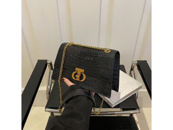 Сумочка на ланцюжку каркасна через плече Lilly P4-6536A чорна