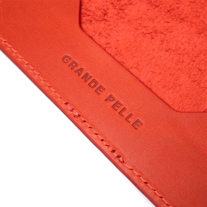 Яркая кожаная обложка на паспорт Grande Pelle 11483 красный