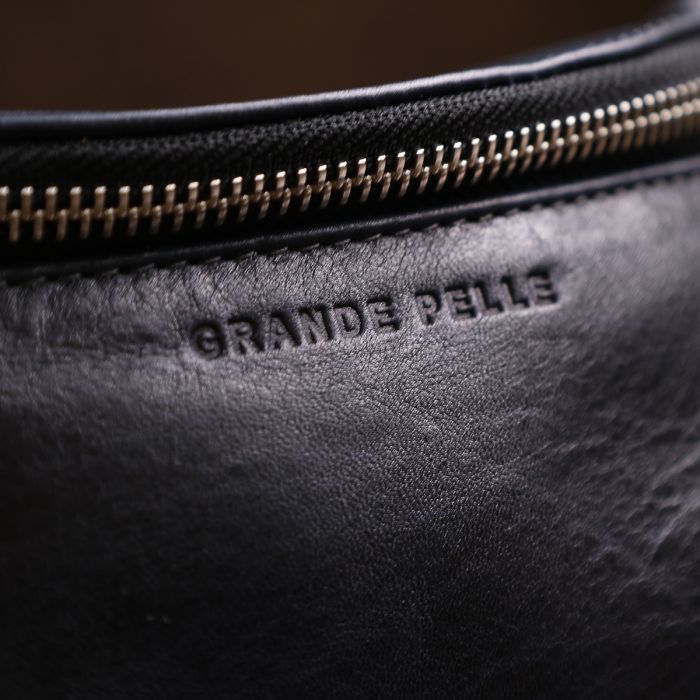 Кожаная бананка унисекс Grande Pelle 11569 черный