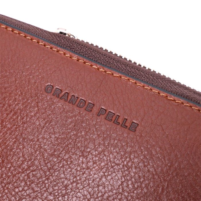 Удобный кошелек-клатч на молнии из натуральной кожи Grande Pelle 11659 коричневый