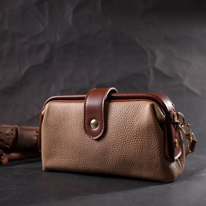 Стильный клатч с интересной защелкой из натуральной кожи Vintage 22423 бежевый