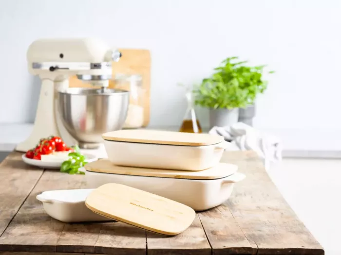 Форма для випічки з кришкою KitchenAid керамогранітна, 8,8х24,8х40,4 см, 3,8 л, кремовий колір (CC006109-001)