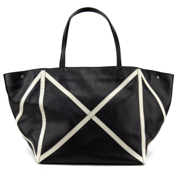 Шкіряний жіночий шоппер з акцентними швами Tavinchi CH-4835A-FL чорний