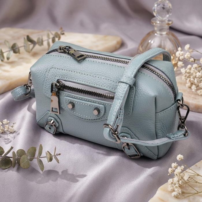 Елегантна жіноча сумка з натуральної шкіри із сучасним декором Vintage 22925 блакитна