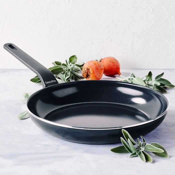 Сковорода GreenPan Essence Perforated Base 20 см с керамическим покрытием (CC009038-001)