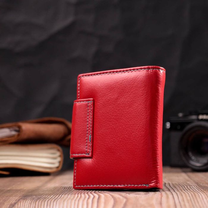 Яскравий шкіряний гаманець для жінок з цікавою монетницею ST Leather 19448 червоний