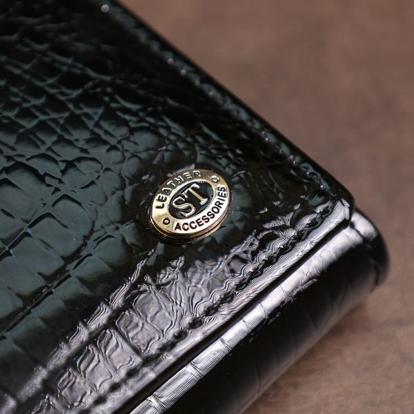 Шкіряний жіночий лакований гаманець ST Leather 18299 чорний