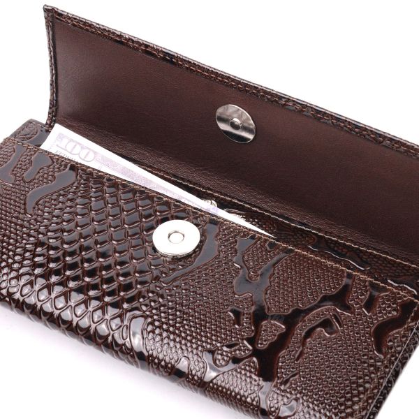 Красивий жіночий гаманець із натуральної фактурної шкіри під змію KARYA 21006 коричневий
