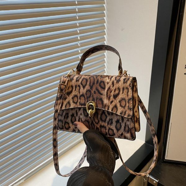 Стильное кроссбоди эко-кожа лео Lilly P1-369-9075LB коричневое