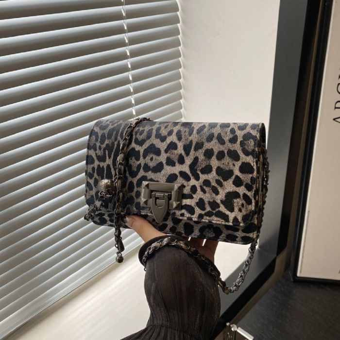 Кросбоди на цепочке из эко-кожи Lilly P2-14502LG серое