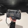 Кросбоді з клапаном з еко-шкіри Lilly P2-8208LG сіре