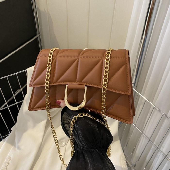 Кросбоді вигнутої форми в еко-шкірі з геометричним візерунком Lilly P4-378C коричнева