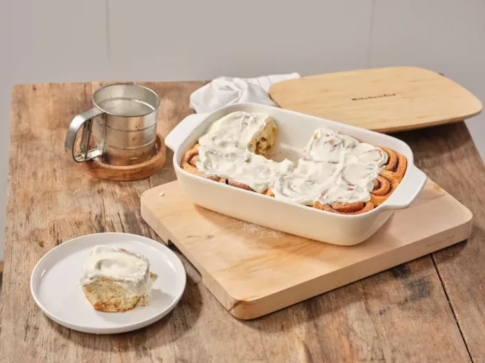 Форма для випічки з кришкою KitchenAid керамогранітна, 8,8х24,8х40,4 см, 3,8 л, кремовий колір (CC006109-001)