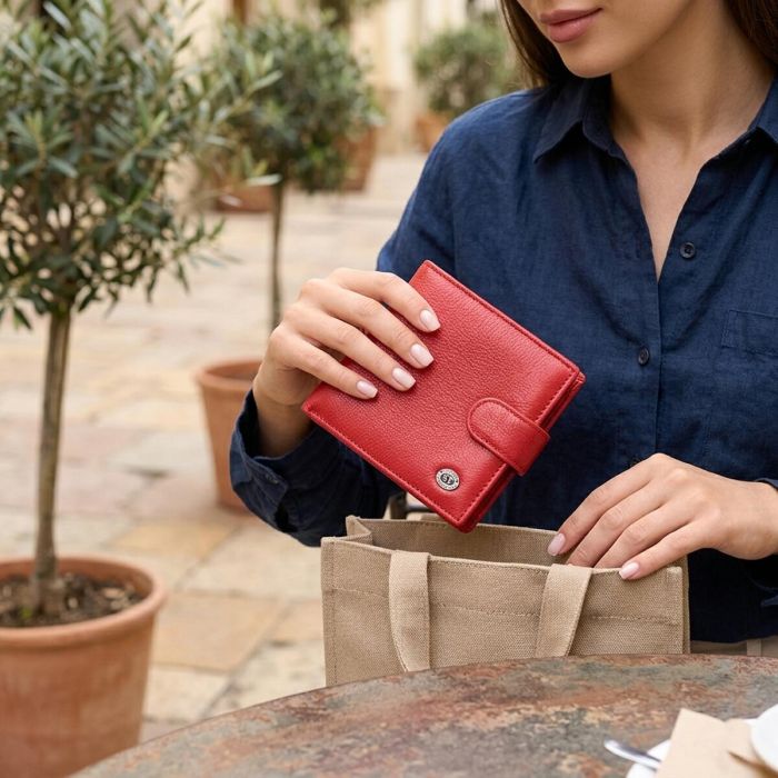 Жіночий трендовий гаманець із натуральної шкіри ST Leather 22555 червоний