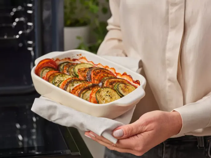 Форма для випічки з кришкою KitchenAid керамогранітна 24,1x15x6 см 0,9 л кремовий колір (CC006105-001)