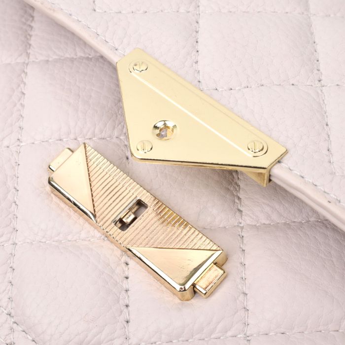 Изящная женская сумка с оригинальной защелкой из натуральной кожи Vintage 22672 белая