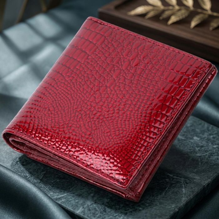 Компактний гаманець для жінок з натуральної шкіри лакованої ST Leather 22687 червоний