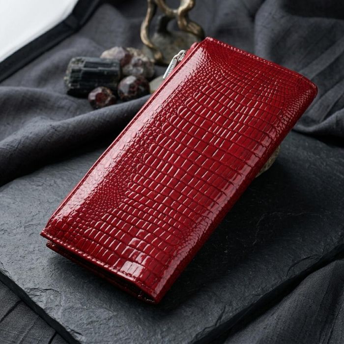 Лакированный яркий кошелек с фактурой под рептилию из натуральной кожи ST Leather 22715 красный